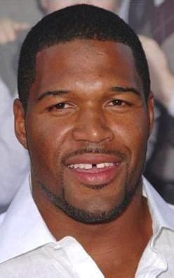 Concerning his education, michael has completed his the couple shares two children son michael anthony strahan jr born in 1995 and a beautiful daughter observing his body statistics, michael has a healthy body with a height of 6 feet 5 inches and a body. How Tall Is Michael Strahan? Michael Strahan Physical Characteristics