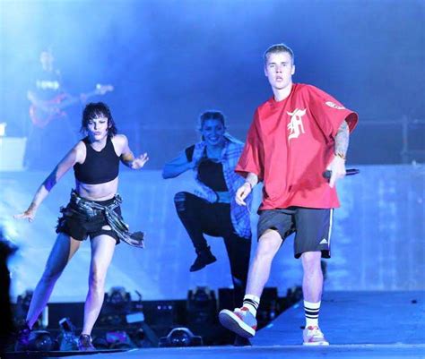 From Lip Syncing To Waving Indian Flag Justin Bieber Concert Made Headlines Bollywood News
