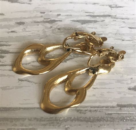 Vintage Trifari Gold Tone Dangly Dangle Clip On Earrings 3cm Etsy