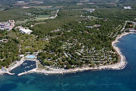 Poloha na brehu vodnej nádrže veľká domaša, poskytuje silný zážitok. Camping Zelena Laguna