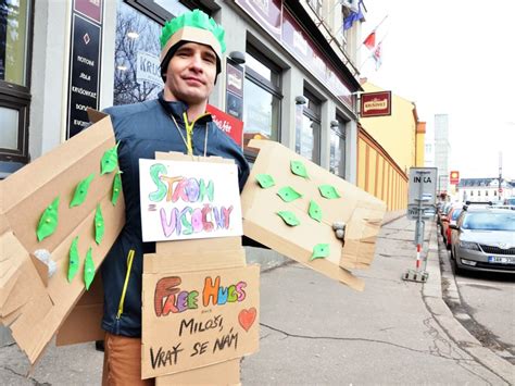 Ovšem docela jiné partaje, budiž řečeno. Sjezd ČSSD v Hradci Králové | ParlamentniListy.cz ...