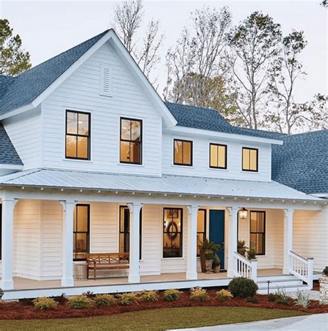 The Best Classic White Farmhouse Inspiration The Best Classic White Farmhouse Exterior Inspirati