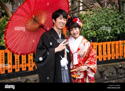 Filtre Yayla Şafakta Traditional Japanese Wedding Dress Yenilik Arazi Heyecan Verici