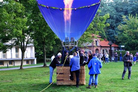 气球推力naleczow离开波兰 编辑类照片. 图片 包括有 体育运动, 增强, 航空, 温泉, 装填, 波兰 - 20817891