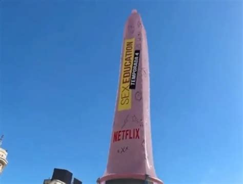 en video le pusieron un condón gigante al obelisco de buenos aires para promocionar la nueva