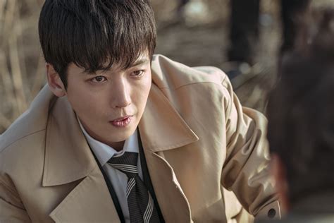 Jung kyung ho has crafted a number of amazing roles over the years. Jung Kyung Ho Investigates The Old School Way For "Life On ...