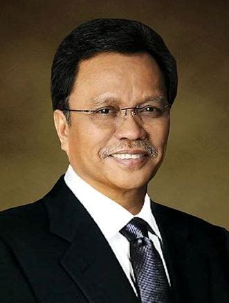 Memilih untuk melepaskan jawatannya sebagai timbalan menteri pelancongan, seni dan budaya dalam kerajaan persekutuan. Ketua Menteri Sabah - Wikipedia Bahasa Melayu ...