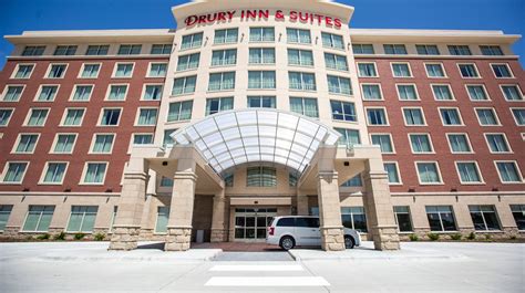 Coralvilles Iowa River Landing Opens New Drury Hotel