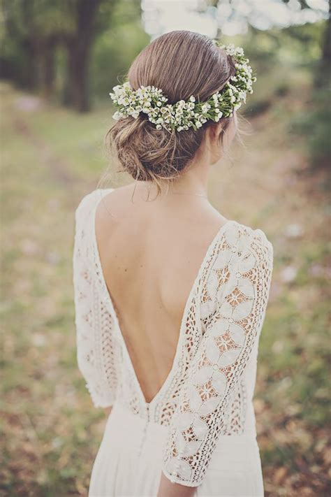 Si vous souhaitez habiller vos cheveux de fleurs fraîches lors de votre mariage, découvrez sans plus attendre 7 idées coiffure fleuries qui vous raviront ! Les 25 meilleures idées de la catégorie Couronnes de ...
