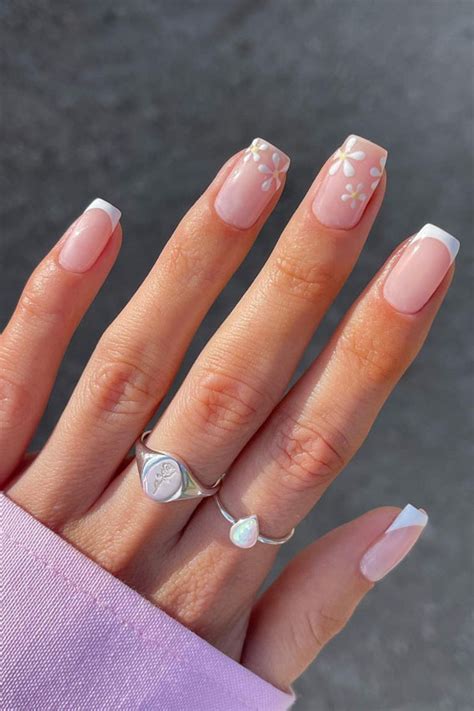 40 Trendy Flower Nail Designs That You Should Try White Flower