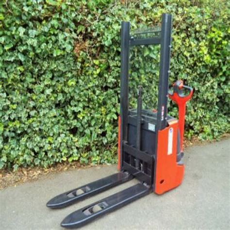 Linde L10b Electric Power Pedestrian Pallet Stacker Uk