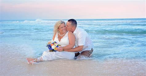 Best Beach Wedding Photos Real Couples Pose Florida Beach Weddings