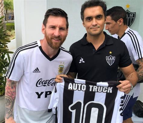We did not find results for: Otamendi e Messi recebem presentes do Atlético na Cidade ...