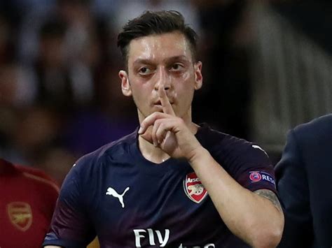 Arsenal Transfer News Mesut Ozil Will Not Leave After Addressing