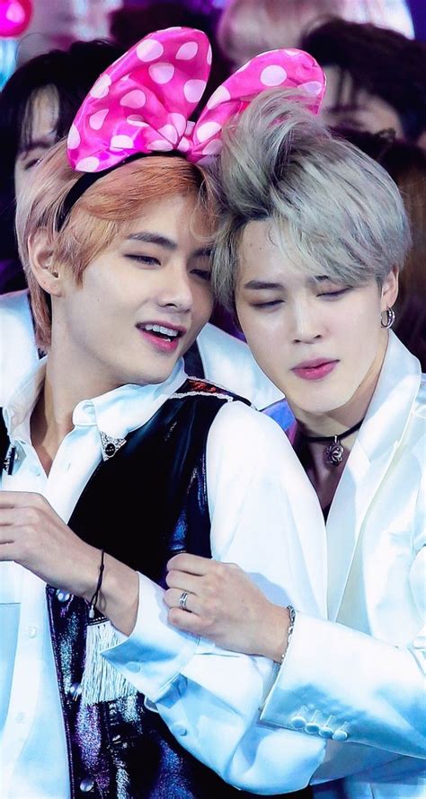 Bts jimin wallpaper uploaded by hilal on we heart it. #V #Jimin | Vmin, Cantores, Imagens bts