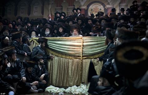 Rooted In Tradition Amazing Pictures Of Segregated Orthodox Jewish