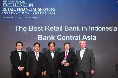 Bca Kinerja Keuangan Solid Di 2017 Bca Raih Penghargaan Bank Ritel