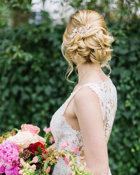 25 Loose Wedding Updos For Brides