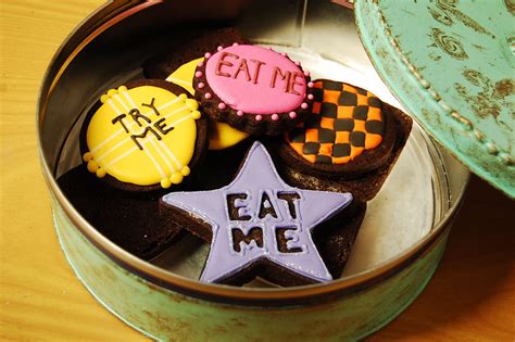 Alice In Wonderland Decorated Cookies · How To Make Decorative Cookies