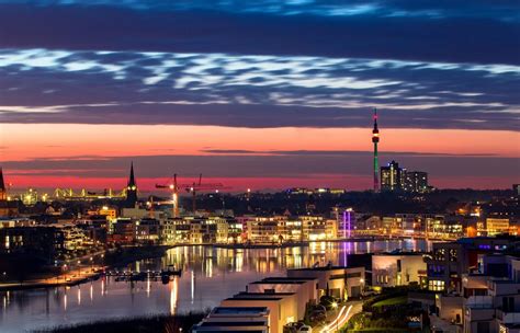 It is in the middle part of the state and is considered to be the administrative, commercial and cultural centre of the ruhr area with some 5.21 million (2017). 24H in Germany!! Dortmund from London for 48 GBP! [flights ...