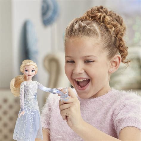 La Reine Des Neiges Poupée Elsa Découverte Magique Avec Sons Et Lumières Toys R Us Canada