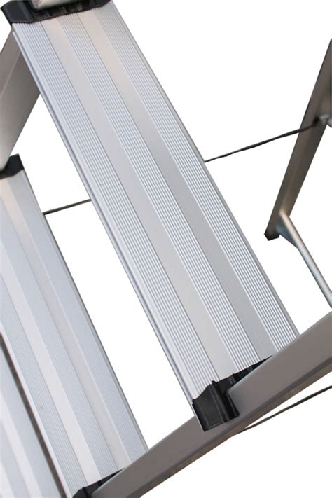 Hyfive Aluminium Step Ladder With Non Slip Treads Lightweight Aluminium
