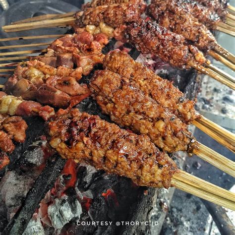 Setatsiyun sala balapan) atau sering disebut dengan stasiun balapan adalah stasiun kereta api kelas besar tipe a yang terletak di wilayah kelurahan kestalan dan gilingan, banjarsari, surakarta. Kuliner Dekat Stasiun Balapan, Sampai Solo Langsung Makan!