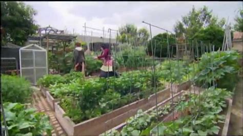 A unique farming magazine, farm show focuses on brand new, innovative products, mostly made by progressive farmer is a magazine that you can rely on for the latest trends and innovations in. Urban Farms - YouTube