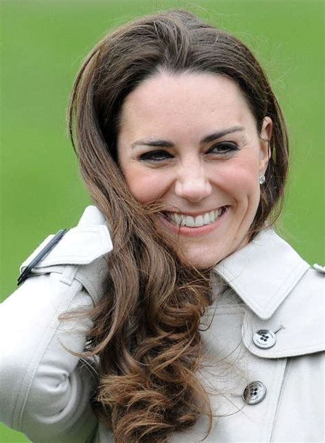 Prince william and kate middleton met at the university of st. Kate Middleton : sa mise en beauté estimée à 27.000€
