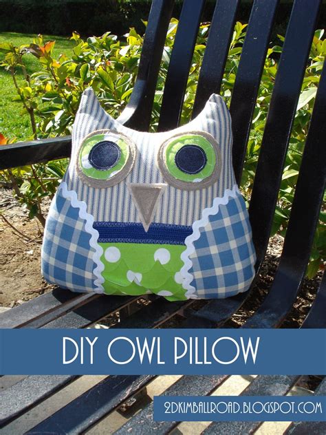 These are the cutest diy pillows ever. DD Kimball Road: DIY Owl Pillow | Diy owl pillows, Owl pillow, Animal pillows