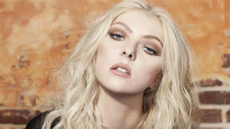 Why Taylor Momsen Turned Her Back On Hollywood