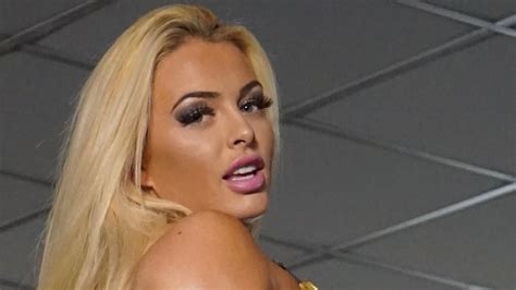 Mandy Rose Debuts New Look On Wwe Smackdown Possible Match For Wwe