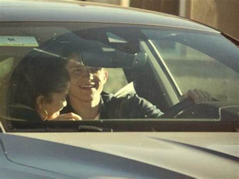 Photos Zendaya And Tom Holland Kissing In A Car 2021 Thinis Gate Tom Holland Zendaya Toms