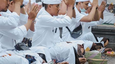 Hari Raya Galungan Dan Kuningan Untuk Umat Hindu Di Bali Inilah Arti Kedua Perayaan Tersebut