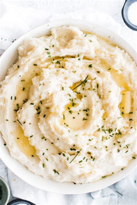 Mashed potatoes while potato sizes vary greatly, make grocery shopping easier by assuming 1 large yukon gold potato per guest. Homemade Mashed Potatoes Recipe | Oh So Delicioso