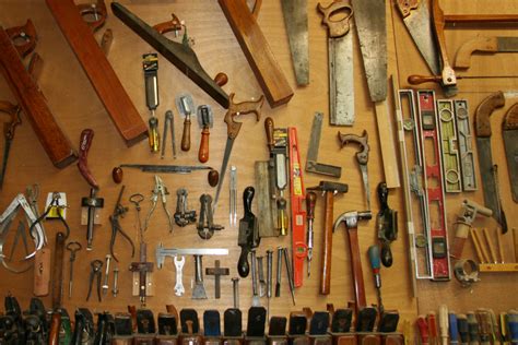 List of must have woodworking tools for standard woodshop: traditional woodworking hand tools | bespoke hand craft ...