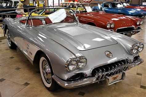 These real signet red paint pictures of real 1958 chevy corvette really show the color properly, in a way that samples or swatches simply cannot replicate. 1958 Chevrolet Corvette | Ideal Classic Cars LLC