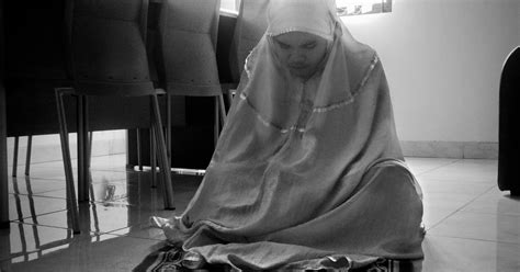 Berikut adalah doa yang nabi muhammad saw ajar kepada kita yang baik untuk diamalkan pagi dan petang untuk mengatasi masalah bebanan. Cara Berdoa Kita Memang Berbeda, tapi Semoga Dengan ...