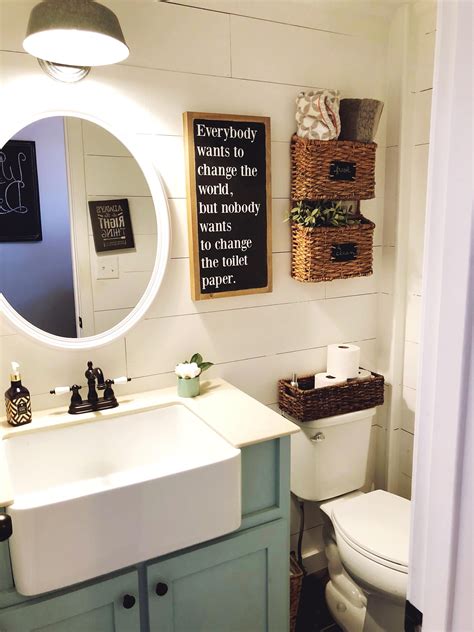 20 Small Bathroom Wall Decor Ideas