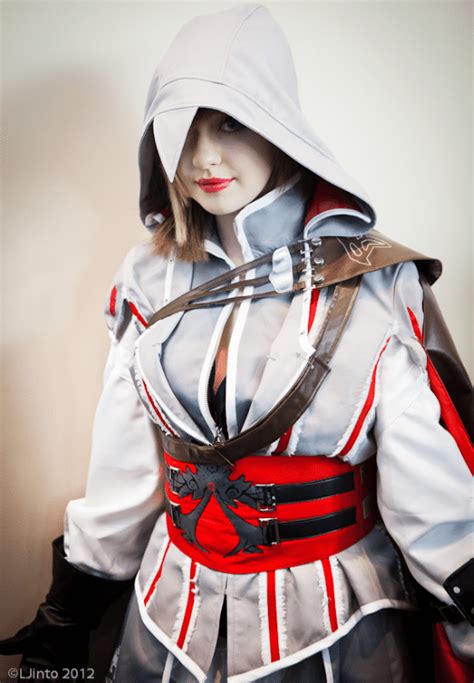 Female Ezio Cosplay From Assassin S Creed 2 Geekextreme