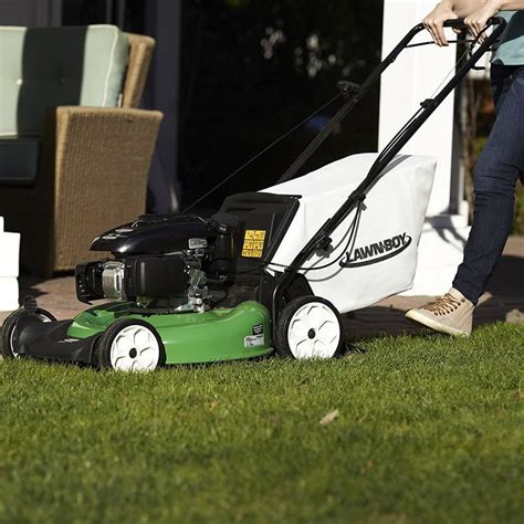 This mower starts with one pull, and it is effortless to use as well. Lawn-Boy 17732 21-Inch Rear Wheel Drive Self Propelled ...