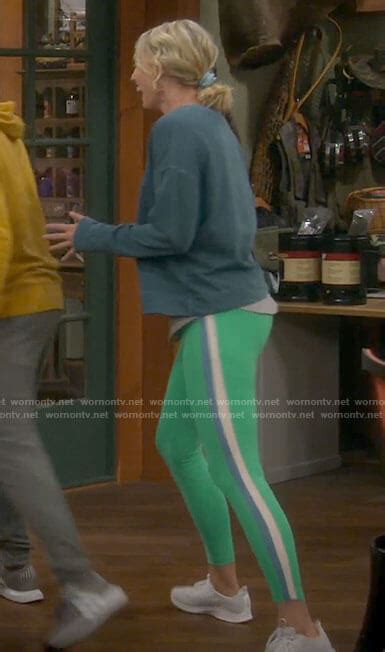 Mandy Baxter Outfits And Fashion On Last Man Standing Molly Mccook