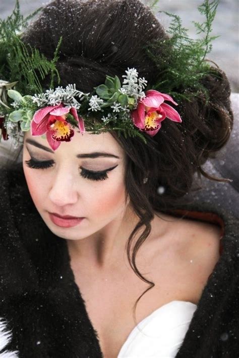 4 Beautiful Winter Flower Crown Styles That Will Persuade You They Aren