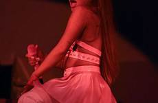 sweetener performs o2 popsugar hawtcelebs thefappening