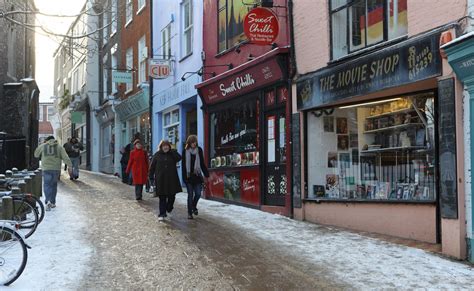 It is located along the river wensum above its confluence with the river yare, about 100 miles (160 km) northeast of london. Norwich, England, a Book-Lover's Town - The New York Times