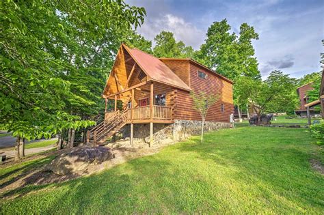 Browse our pigeon forge vacation rentals. Gatlinburg Resort Cabin w/Hot Tub & Game Loft Has Hot Tub ...