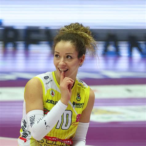 Lift your spirits with funny jokes, trending memes, entertaining gifs, inspiring stories, viral videos, and so much. Monica De Gennaro punta all'Olimpiade 'Tokyo 2020 ...