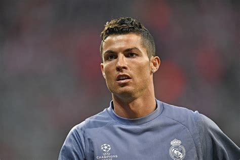 Sie suchen ein gutes angebot für cristiano ronaldo kinder? 2 Mal 7-Pack - Cristiano Ronaldo enthüllt unfassbaren Plan ...