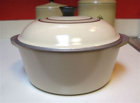 Club Cookware Dutch Oven Pan Dish Teflon Non Stick Coating Etsy Oven Pan Dishes Dutch Oven