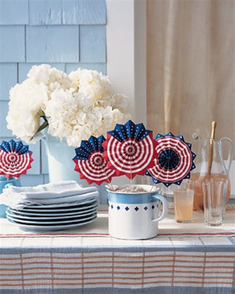 13 Cool Ideas of 4th of July Table Decorations - DigsDigs